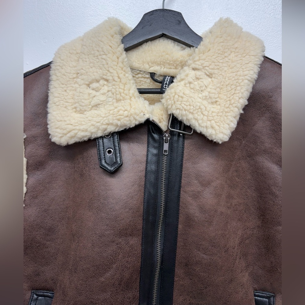 DIVIDED Faux Leather Sherpa Vest - Picture 4 of 13